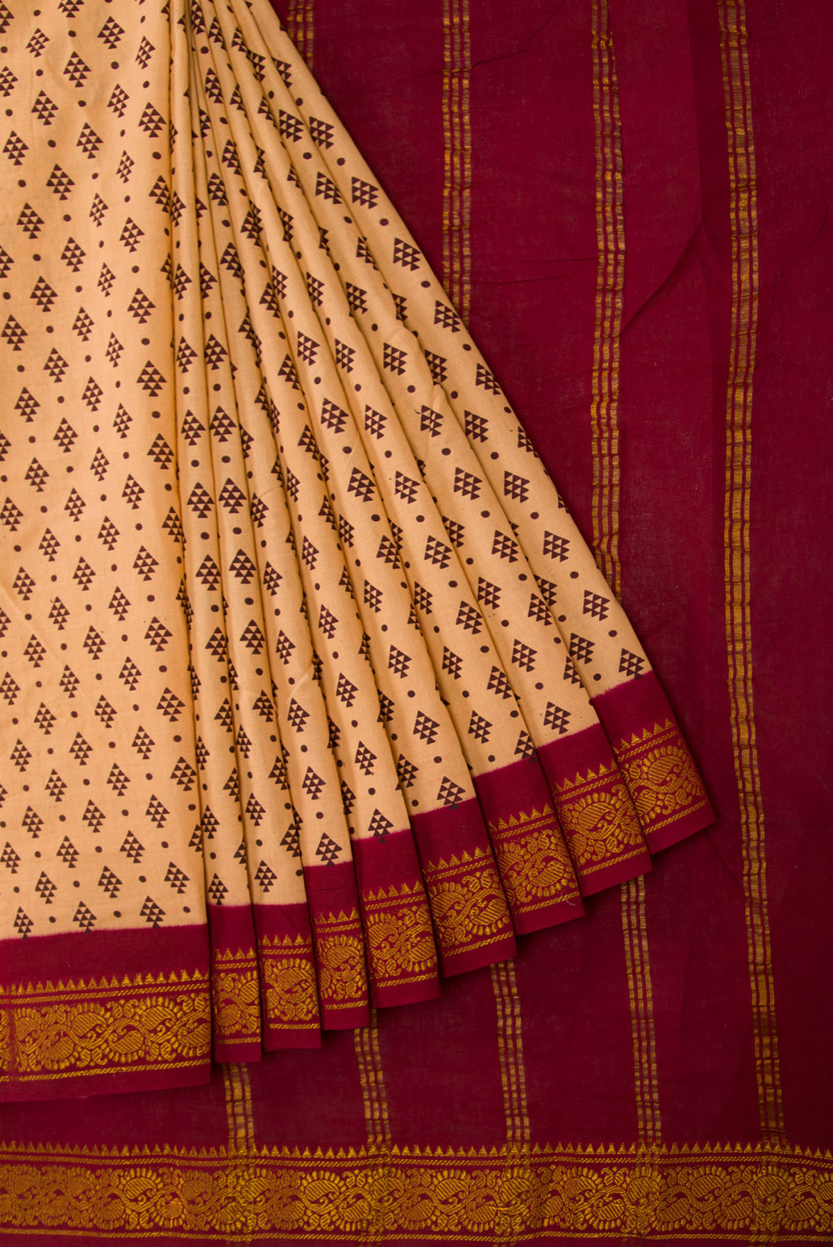 Sky Blue With Red Golden Border Madurai Sungudi Saree- Double Side Jar –  Fashionous